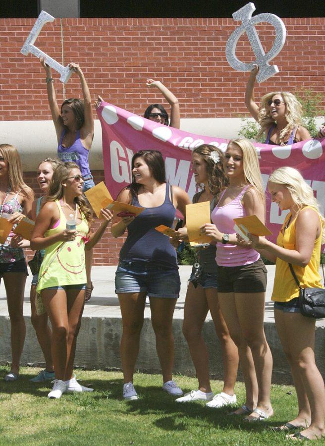 Keturah Oberst/Arizona Daily Wildcat
UA sorority members gather in front of the Student Union Memorial Center on Bid Day to greet their new sisters.


