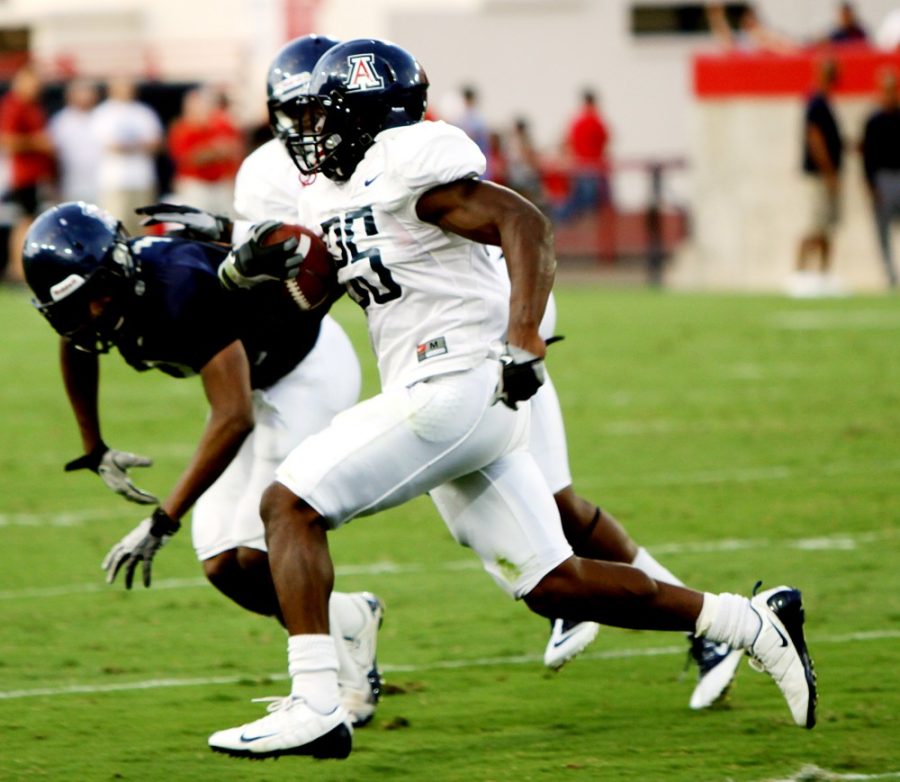 Gordon Bates / Arizona Daily Wildcat
Arizona Wildcats scrimmage at Arizona Stadium Saturday, Aug 20, 2011.