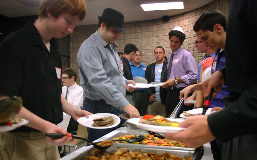 Juni Nelson / Arizona Daily Wildcat
Students gather at Hillel Center to celebrate the beginning of Rosh Hashanah. This is the first celebration of the holiday since the renovation of Hillel Center 