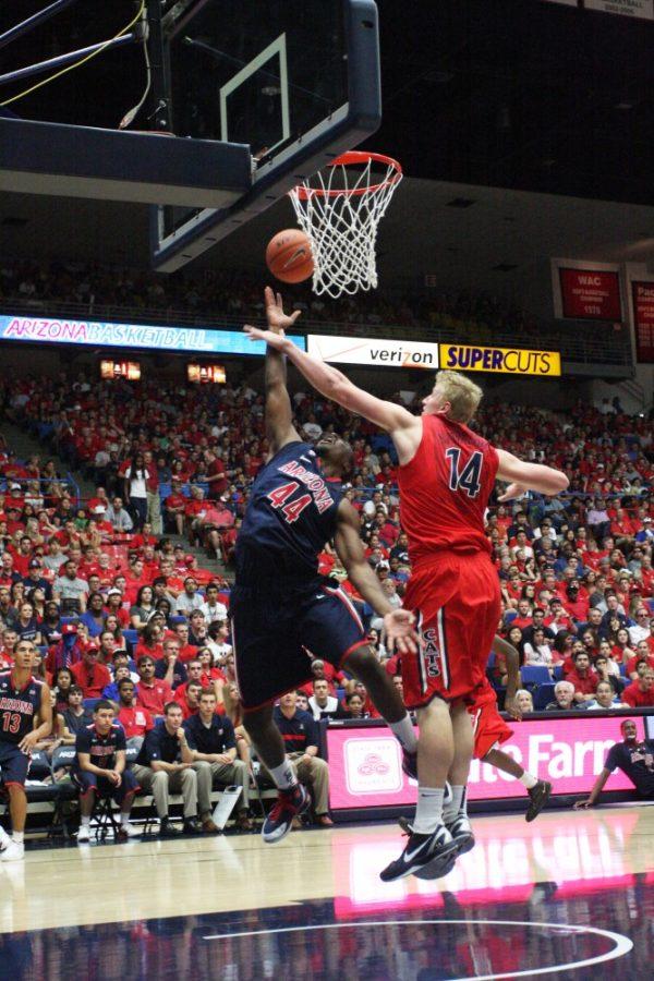 Colin+Darland+%2F+Daily+Wildcat%0A%0AThe+Arizona+Wildcats+mens+basketball+team+went+head+to+head+in+its+2011+red+%26+blue+scrimmage+match+from+McKale+Center+in+Tucson%2C+Ariz.+on+Saturday%2C+October+22%2C+2011.+The+red+squad+defeated+the+blue+squad+67+to+54.%0A%0ASolomon+Hill+44%2C+Kyryl+Natyazhko+14