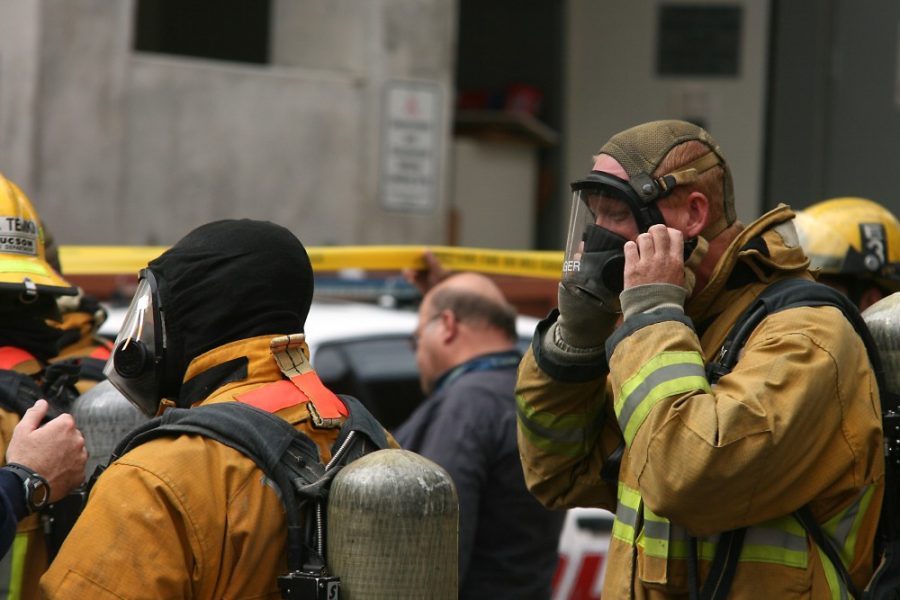 Annie Marum/ Daily Wildcat
HAZMAT crews respond to the Shantz building on Monday. The building was evacuated due to a chemical spill on the fifth floor. 