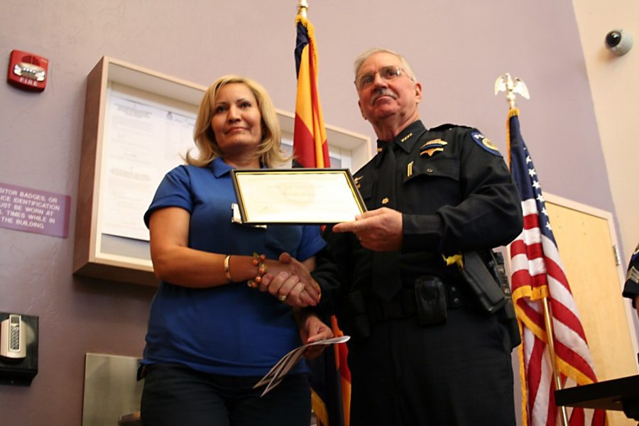 Michelle+A.+Monroe+%2F+Arizona+Daily+Wildcat+%0A%0ATersa+Ruiz%2C+a+UA+employee%2C+recieves+an+award+from+University+of+Arizona+Police+Department+Chief+Anthony+Daykin.+UAPD+officials+gave+awards+to+UA+employees+and+one+student+who+helped+them+solve+crimes+or+arrest+people.