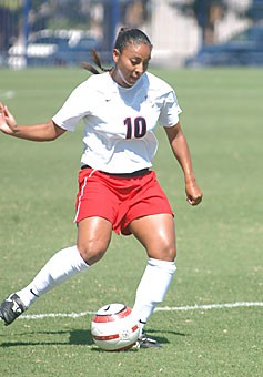 Sophomore defender Brianna Caceres puts a touch on the ball with her left foot Sunday against Hawaii at Murphey Stadium. Caceres said the Wildcats need to put together a solid effort for 90 minutes instead of 45 in their games this weekend.