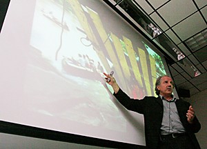 Los Angeles Times photojournalist Don Bartletti discusses his photographic experience during his expedition to capture Journey to El Norte, his personal account of the journey immigrants take to cross into America. Bartletti won the Pulitzer Prize for feature photography in 2003 for his work.