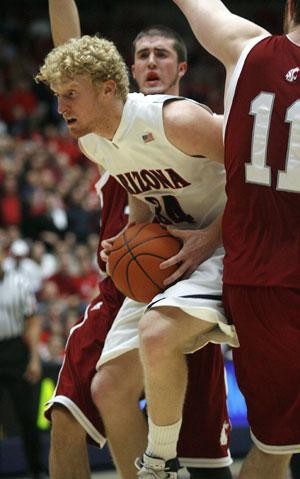 Arizona forward Chase Budinger squeezes betweeen two Cougar defenders in last nights 76-64 win over No.6 Washington State in McKale Center. The Wildcats take on Washington tomorrow at home at 1 p.m.