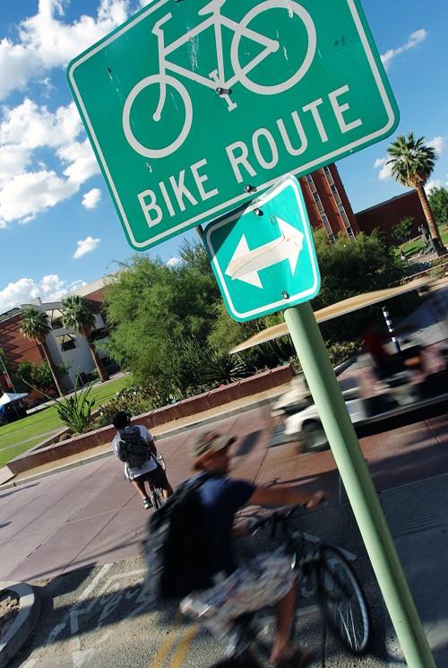 Mike+Christy+%2F+Arizona+Daily+Wildcat%0A%0ACyclists+and+pedestrians+navigate+the+bike+paths+and+walkways+along+the+UA+Mall+Tuesday%2C+Aug.+31%2C+2010%2C+in+Tucson%2C+Ariz.+UAPD+will+begin+cracking+down+on+jay-walkers+and+bicyclists+who+fail+to+follow+traffic+laws+on+campus.+%0A