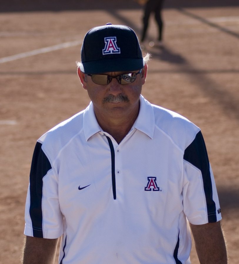 Tim+Glass++%2F+Arizona+Daily+Wildcat%0A%0AUA+softball+team+plays+an+exhibition+game+against+Yavapai+College%2C+October+3%2C+2010.+%28Photo+by+Tim+Glass%29
