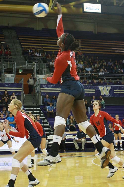 Outside+hitter+Tiffany+Owens+leaps+for+the+kill+against+Washington+on+Saturday.+The+junior+registered+eight+kills+in+the+loss+to+the+No.+3+Huskies.+