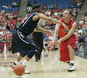 Arizona forward Zane Johnson bounces a pass by forward Jamelle Horne in Saturdays Red/Blue intrasquad scrimmage in McKale Center. Johnson didnt have any assists, but scored 12 points on 4-of-8 shooting, including 3-of-7 from beyond the arc.
