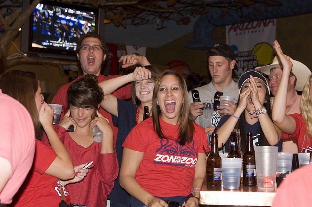 Michelle A. Monroe/Arizona Daily Wildcat

A crowd watches the Arizona Wildcats game against Duke University on Thursday March 24, 2011 in Gentle Bens restaurant on University Boulevard and Tyndall Avenue. The Wildcats defeated the Blue Devils 93-77.