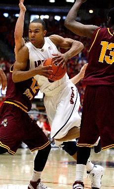 Arizona guard Jerryd Bayless tries to get between ASU guards Derek Glasser, left, and James Harden, right, in yesterdays Wildcat 59-54 loss in McKale Center. Bayless scored a career-high 39 points.