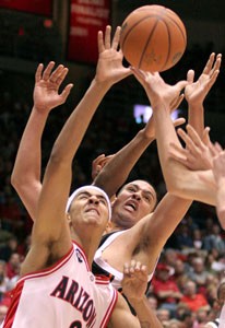 Claire C. Laurence/Arizona Daily Wildcat

Freshman forward Marcus Williams makes a grab for the ball over Oregon States Kyle Jeffers. Williams contributed 16 points on 6-12 shooting during the Wildcats 80-64 win over the Beavers on Saturday in McKale Center.