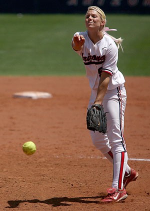 UA pitcher Taryne Mowatt hurls a pitch toward the plate during the Wildcats April 27 13-1 win over Oregon State at Hillenbrand Stadium. Mowatt won a pair of 3-0 games against No. 25 Washington over the weekend, including a no-hitter in yesterdays contest.