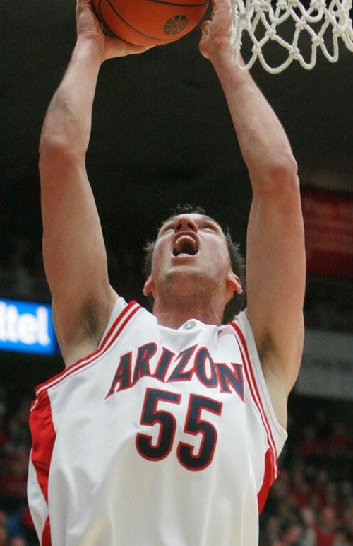Arizona+forward+Ivan+Radenovic+puts+up+a+layup+in+the+first+half+of+No.+9+Arizonas+79-71+win+over+No.+18+Memphis+Wednesday+in+McKale+Center.+Radenovic+scored+18+points+and+battled+a+pair+of+large+Memphis+forwards+as+the+Wildcats+only+starting+big+man.