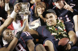 UA quarterback Willie Tuitama and his teammates pose with the Territorial Cup following a 31-10 Wildcat win over ASU Saturday night at Arizona Stadium. Tuitamas win over the Sun Devils and the subsequent berth in the Las Vegas Bowl help supplant him as one of the programs best quarterbacks.
