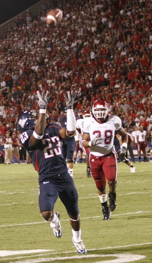 UA running back Nic Grigsby reaches for a pass during the Wildcats 48-20 win over Washington State last season at Arizona Stadium. The Wildcats could become bowl eligible with a win Saturday in Pullman, Wash., against one of the worst teams statistically in college football.