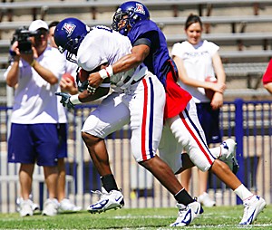 Reciever B.J. Dennard tries to shed linebacker Ronnie Palmer  during the second football scrimmage of the spring practice season, Saturday April 8, 2006. (photo by chris coduto/arizona daily wildcat)