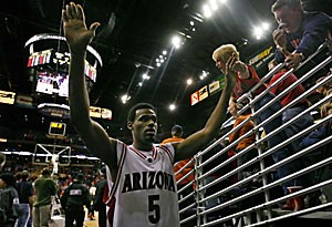 UA guard Jawann McClellan slaps hands with fans after Arizonas 84-72 win over Illinois last season in Phoenix. McClellan still remembers the Wildcats heartbreaking collapse to the Illini in the 2005 Elite Eight that took place on a neutral court in Illinois, just like Saturdays 10 a.m. game will.