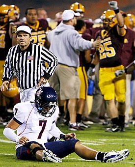 Arizona quarterback Willie Tuitama has a look of dejection after a pass intended for running back Chris Jennings was knocked down in the end zone, turning the ball over on downs late in the fourth quarter in Saturdays 20-17 loss to 