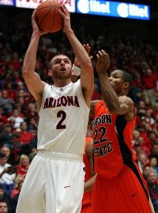 Zane Johnson has transferred from the Arizona mens basketball team. 