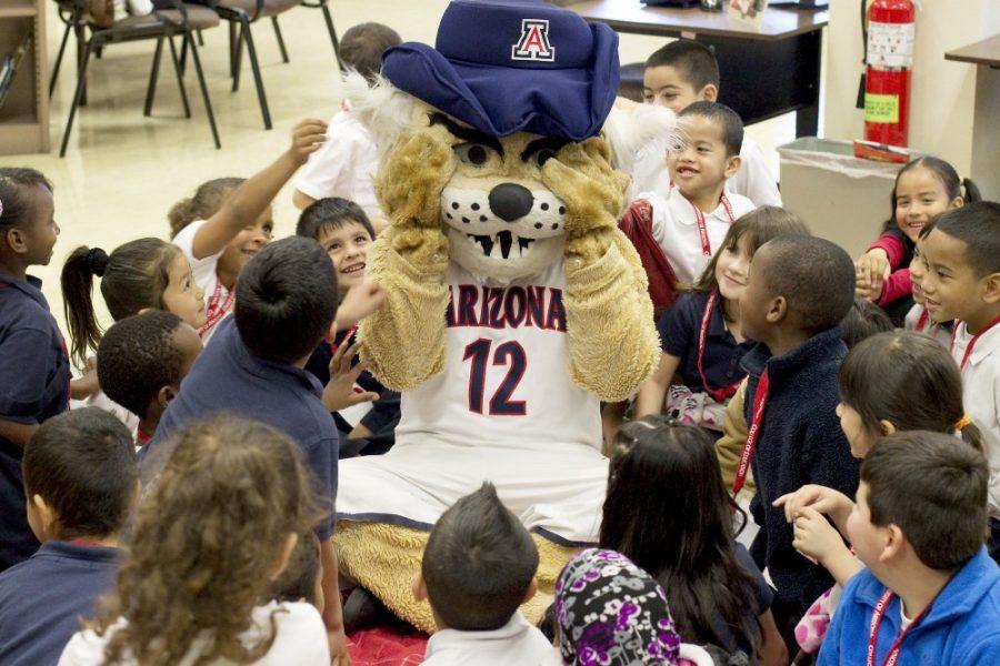 Lydia+Stern+%2F+Arizona+Daily+Wildcat%0A%0AThirty-six+kindergartners+from+John+B.+Wright+Elementary+travel+to+the+UA+for+a+field+trip.+The+students+are+from+all+over+the+world+and+are+all+English+Language+Learners.++Wilbur+pays+them+a+surprise+visit+at+the+Education+WOW+library+as+Elementary+Education+majors+read+to+them+about+animals+since+they+will+be+visiting+the+zoo+next+week.%0A%0A%0A%0A