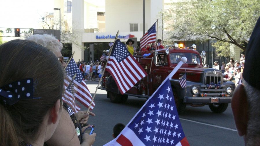 Jim+ORourke%2F+Arizona+Daily+Wildcat%0A%0ALocal+residents+gather+on+downtown+on+Saturday+for+the+Tucson+Welcome+Home+Veterans+Parade%2C+held+to+honor+service+men+and+women+who+have+returned+from+Afghanistan+and+Iraq.+It+was+the+second+parade+of+its+kind+in+the+nation%2C+according+to+event+organizers.+%0A%0A