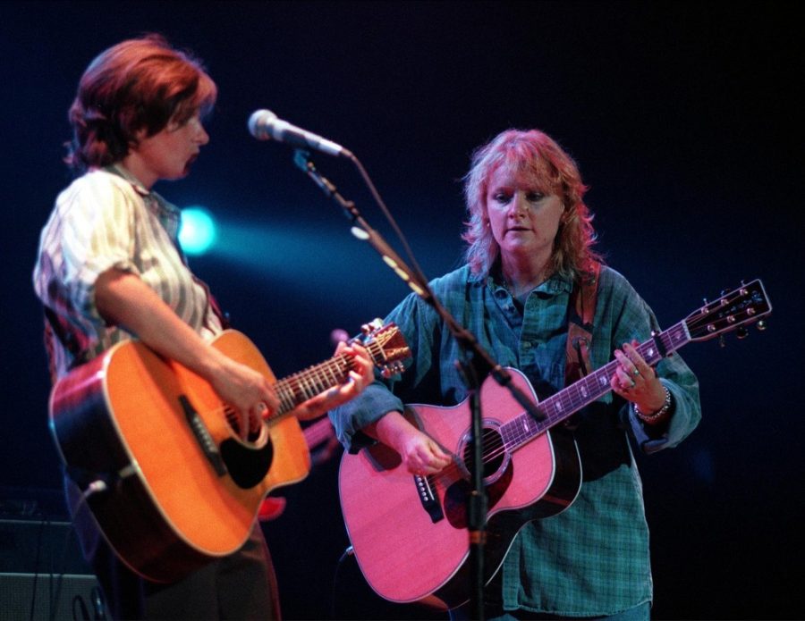 KRT ENTERTAINMENT STORY SLUGGED: INDIGO KRT PHOTOGRAPH BY ERIK CAMPOS/THE STATE (MAY 24) Georgia-based Amy Ray, left, and Emily Saliers are the Indigo Girls, a musical duo with a gift for song writing and penchant for tackling topical social and political issues. Although they have sold millions of records and won awards, theyre also at least equally known for their role as musical activists. (CS) PL KD 2000 (Horiz) (mvw)