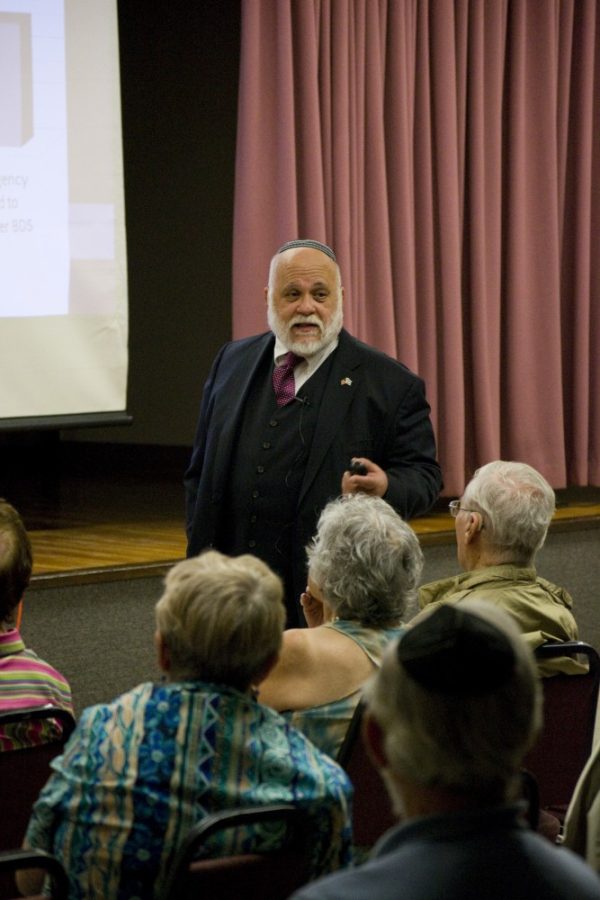 Turki Allugman /  Arizona Daily Wildcat

Samuel M. Edelman speaks at the Congregation Ashei Isreal on Nov. 5, 2012.