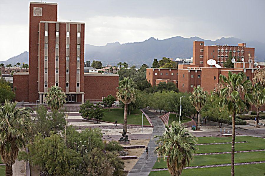 Hailey+Eisenbach+%2F+Arizona+Daily+Wildcat%0A%0AA+light+thunderstorm+hits+campus+on+the+afternoon+of+Monday%2C+July+1%2C++2013.