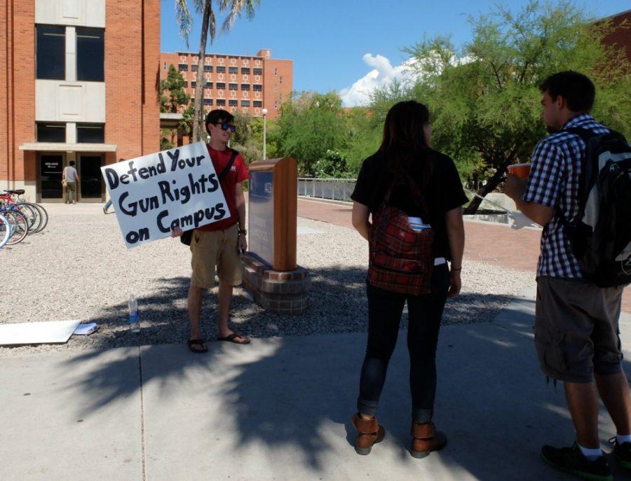 Lili+Steffen+%2F+Arizona+Daily+Wildcat%0A%0AChris+Bradford+advocates+gun+rights+on+campus+in+front+of+the+Modern+Languages+Building%2C+on+Sept.+20%2C+2013.+A+student+advocacy+group+supporting+gun+rights+on+campus+is+in+development.