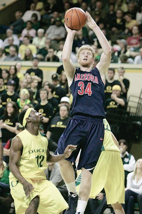 Arizonas Chase Budinger, right, shoots over Oregons Tajuan Porter, left, during the second half of an NCAA College basketball game Saturday Feb. 7, 2009 in Eugene, Ore  (AP Photo/Chris Pietsch)