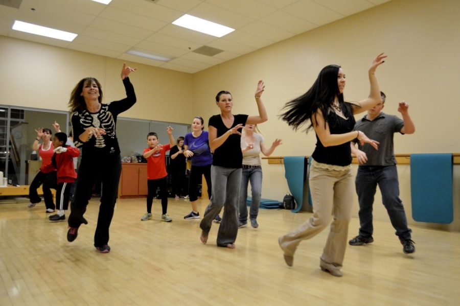 Cecilia Alvarez/ The Daily Wildcat

Linda Ksiazek (front left) teaches Tucson locals choreography to Thriller at Westin La Paloma Resort on Thursday. This is Ksiazeks fifth consecutive year teaching the dance to Tucsonans for Thrill The World Tucson event. 