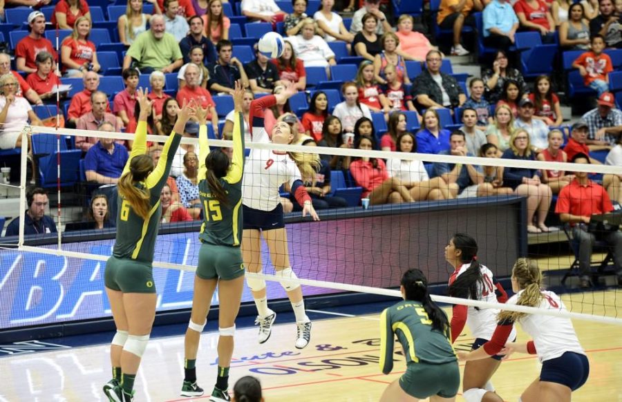 Ryan+Revock%2F+Arizona+Daily+Wildcat%0A%0AUA+Outside+Hitter%2C+Maddie+Kingdon%2C+spikes+the+ball+against+Oregon+on+Friday.++The+Wildcats+defeated+Oregon+3-1.
