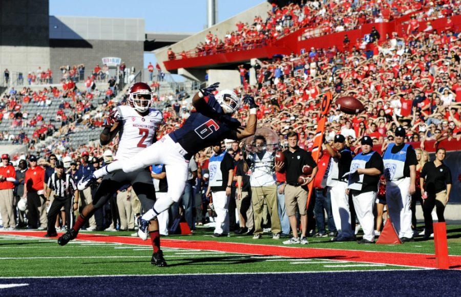 Tyler+Baker+%2F+The+Daily+Wildcat%0A%0AUA+freshman+receiver+Nate+Phillips+misses+a+pass+in+the+endzone+against+Washington+State+on+Saturday+at+Arizona+Stadium.++