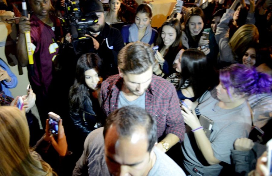 Ryan Revock / The Daily Wildcat

Scott Disick leads Kourtney Kardashian, behind security, out of Frog & Firkin and across the street to Gentle Bens Brewing Company among a mob of fans on Monday.