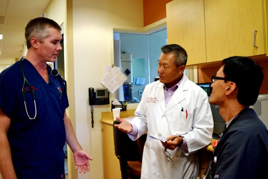 Julie Huynh / The Daily Wildcat

Peter Rhee (middle) discussing a case with Merlin Curry, UAMC Emergency Medicine Resident (left), and Peter Piek, UAMC RN (right). Rhee is a scientist and trauma surgeon at the UAMC. 