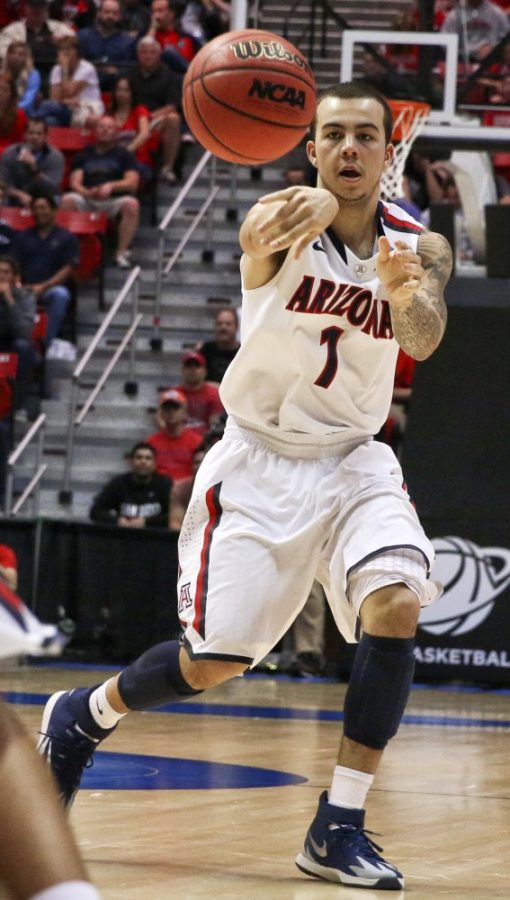 %09Arizona+then-sophomore+guard+Gabe+York+%281%29+passes+the+ball+to+former+Arizona+guard+Nick+Johnson%2C+not+pictured%2C+during+Arizona%26%238217%3Bs+84-61+win+against+Gonzaga+in+the+third+round+of+the+NCAA+Tournament+on+March+23.+Arizona+released+its+full+2014-15+schedule+on+Monday.++