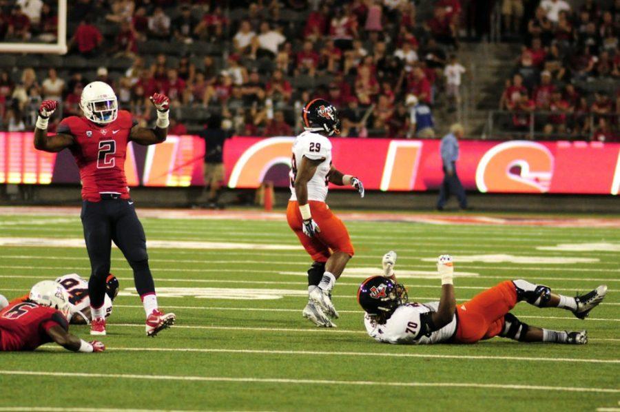 	Then-freshman linebacker Ryan Dunn (25) celebrates after a play during the UA’s 38-13 win against UTSA on Sept. 14, 2013 at Arizona Stadium. The Wildcats take on UTSA this week in a rematch. 
