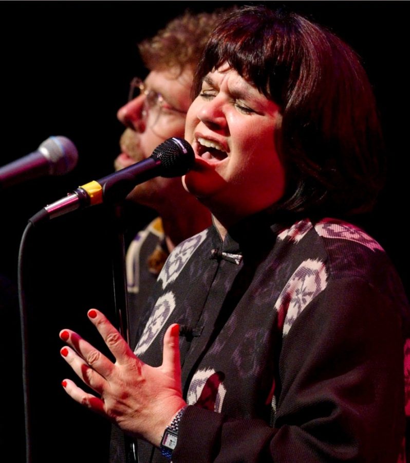 Linda+Ronstadt+%28Linda+Ronstadt%29%2C+right%2C+and+Sam+Bush+%28Sam+Bush%29%2C+left%2C+sing+together+at+the+Berger+Performing+Arts+Center+in+Tucson+Ariz.+on+June+12%2C+2002.+%2396421+6%2F12%2F2002+Photo+by+Max+Becherer+%2F+Arizona+Daily+Star