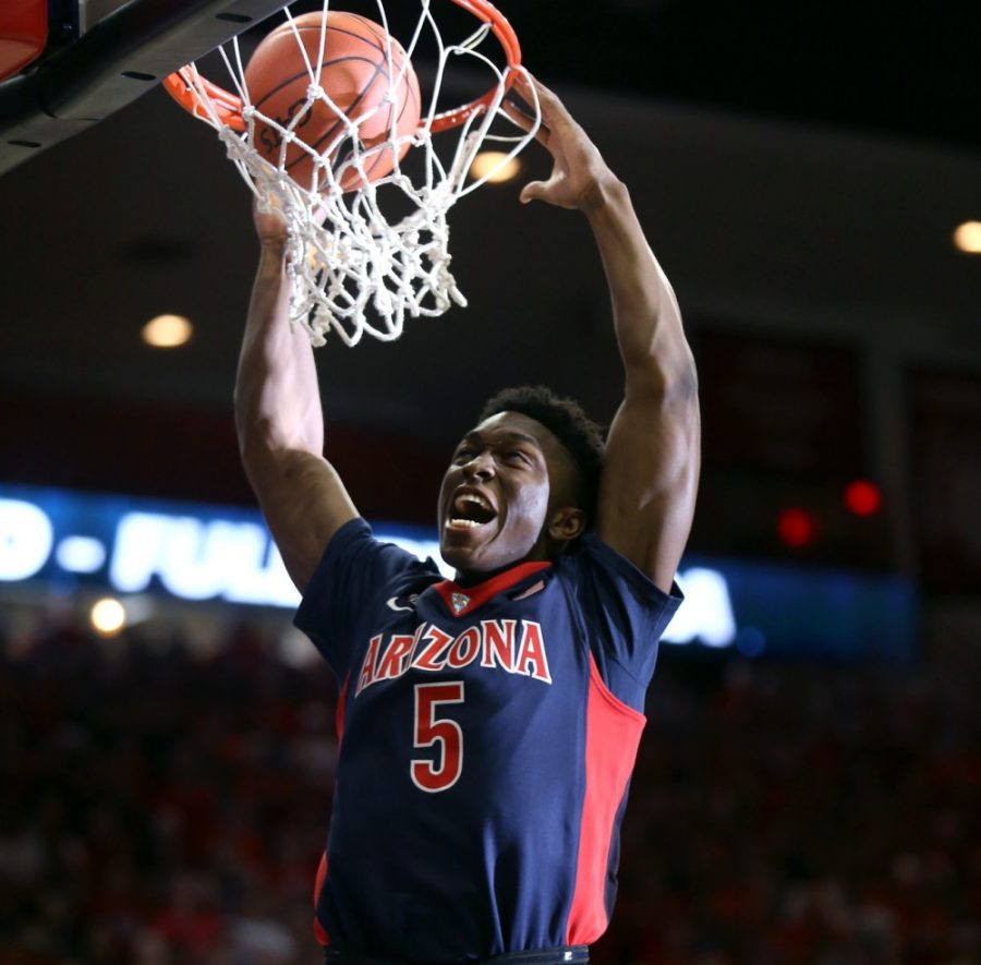 Arizona+freshman+forward+Stanley+Johnson+%285%29+dunks+the+ball+during+the+Red+and+Blue+Scrimmage+at+McKale+Center+on+Saturday.+The+red+team+won+53-46+against+the+blue+team.%26%23160%3B