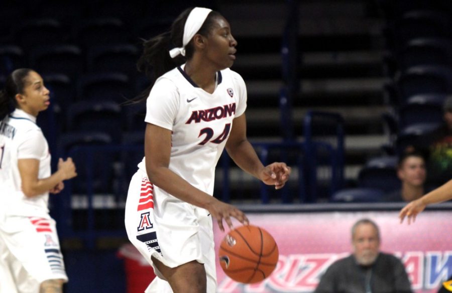 Arizona+forward+LaBrittney+Jones++%2824%29+dribbles+down+the+court+during+Arizonas+76-72+loss+to+CSU++Bakersfield+on+Nov.+17+in+McKale+Center.+Jones+and+the+Wildcats+have++lost+two+straight+to+open+the+season.
