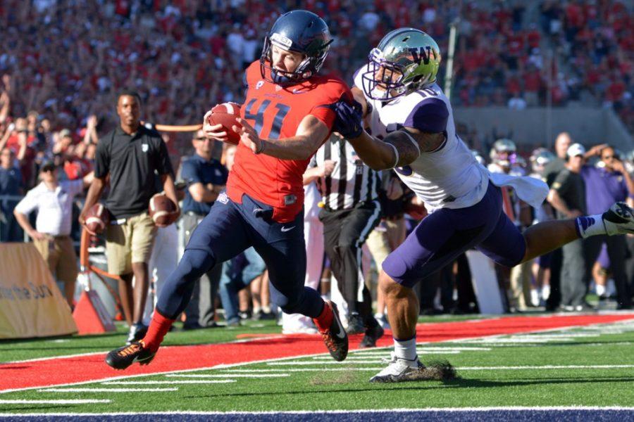 Arizona+kicker+Casey+Skowron+%2841%29++scores+an+18-yard+touchdown+in+the+second+quarter+during+Arizonas++27-26+win+against+Washington+at+Arizona+Stadium+on+Saturday.+Skowron+and++Arizona+football+are+preparing+to+face+possibly+extreme+weather++conditions+against+Utah+on+Saturday.
