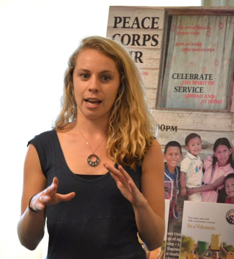 Peace+Corps+recruiter+Anna+Steeves-Reece+discusses+serving+in+Nicaragua+at+the+Peace+Corps+meeting+in+the+Student+Union+Memorial+Center+on+Tuesday.+A+total+of+50+countries+in+which+the+Peace+Corps+operate+will+be+represented+at+the+Peace+Corps+fair.