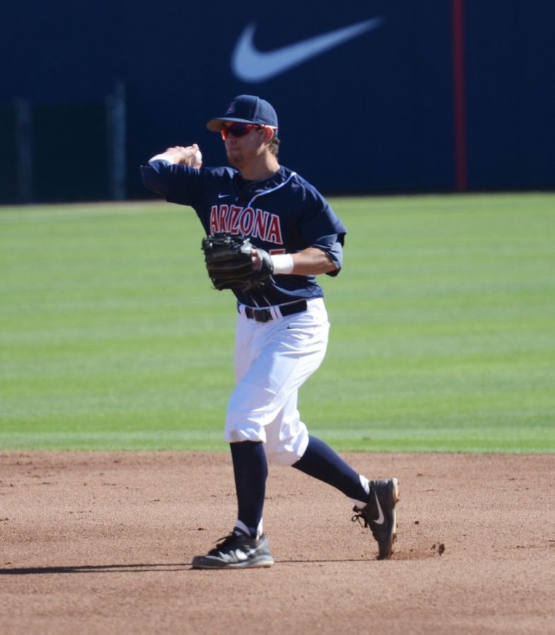 Arizona baseball infielder Scott Kingery (25) tosses the ball back to Arizona pitcher Xavier Borde during Arizonas 13-0 win against Oakland at Hi Corbett Field on Wednesday. Kingery and the Wildcats have four total matchups with Samford and Mississippi State over the weekend.