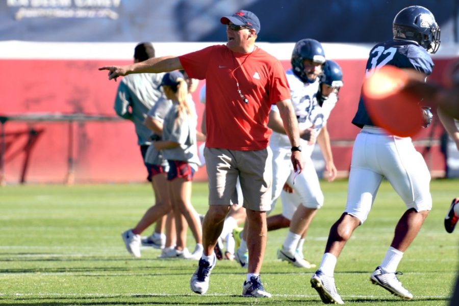 Arizona+football+coach+Rich+Rodriguez+instructs+his+team+during+football+practice+at+Jerry+Kindall+Field+at+Frank+Sancet+Stadium+on+March+23.+Rodriguez+said+the+focus+is+beginning+to+shift+from+spring+practices+to+summer+football.