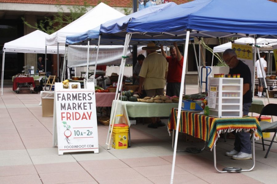 Baraha Elkhalil / Arizona Summer WildcatVendors tend to their produce at Farmers Market Friday at the College of Medicine on Friday, June 5. Employees, students and even hospital patients will venture to the farmers market to purchase a variety of all-organic foods.