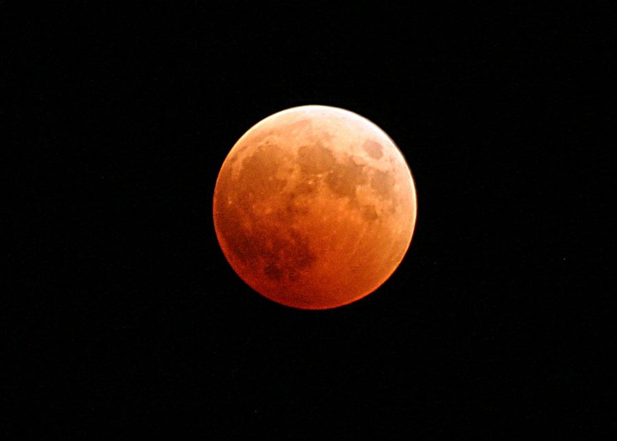 041027-N-9500T-001%0ANaval+Air+Station+Whidbey+Island%2C+Wash.+%28Oct.+27%2C+2004%29+-+The+moon+turns+red+and+orange+during+a+total+lunar+eclipse.+With+the+Earth+passing+between+the+sun+and+the+moon%2C+the+only+light+hitting+the+full+moon+was+from+the+home+planets+sunrises+and+sunsets%2C+resulting+in+the+orange+and+red+hue.+The+next+total+lunar+eclipse+wont+be+till+March+2007.+U.S.+Navy+photo+by+Photographers+Mate+2nd+Class+Scott+Taylor+%28RELEASED%29%0A