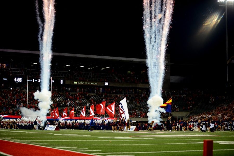 University+of+Arizona+cheerleaders+and+marching+band+rush+onto+the+field+before+the+Wildcats+first+game+of+the+season+against+UTSA+on+Thursday%2C+Sept.+3.