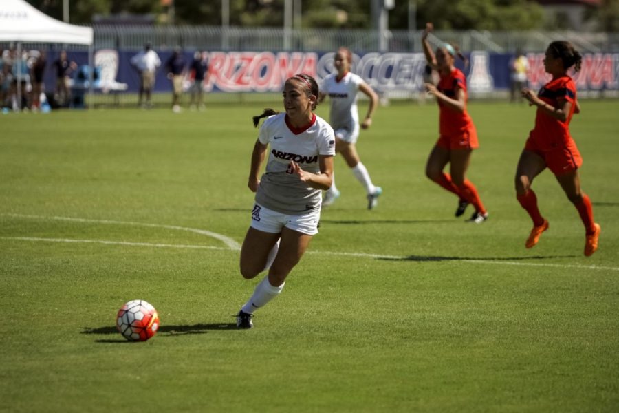 Arizona soccers Gabi Stoian chases after a ball in the Wildcats match against Pepperdine on Sept. 13, 2015. For the second straight year, the Waves beat the Wildcats.