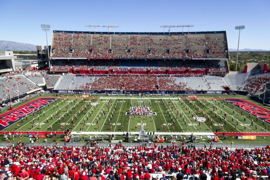 Fans+fill+Arizona+Stadium+as+Pride+of+Arizona+plays+on+the+field+before+the+Wildcats+Homecoming+game+against+Washington+State+on+Saturday%2C+Oct.+24.